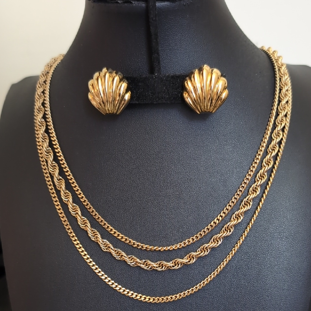#94 Vintage Monet Three Strand Gold Necklace & Earrings. With Very Small Bangle - Picture 3 of 4
